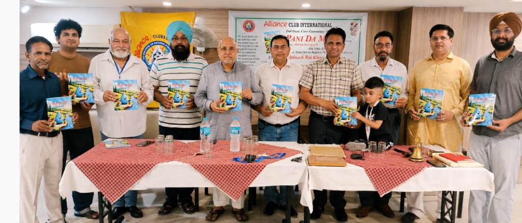 Baljinder Manns childrens book Paani Ka Mulya The Value of Water released by Avinash Rai Khanna